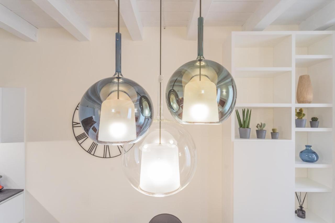 Modern & Stylish Apartment In Como City By Rent All 코모 외부 사진