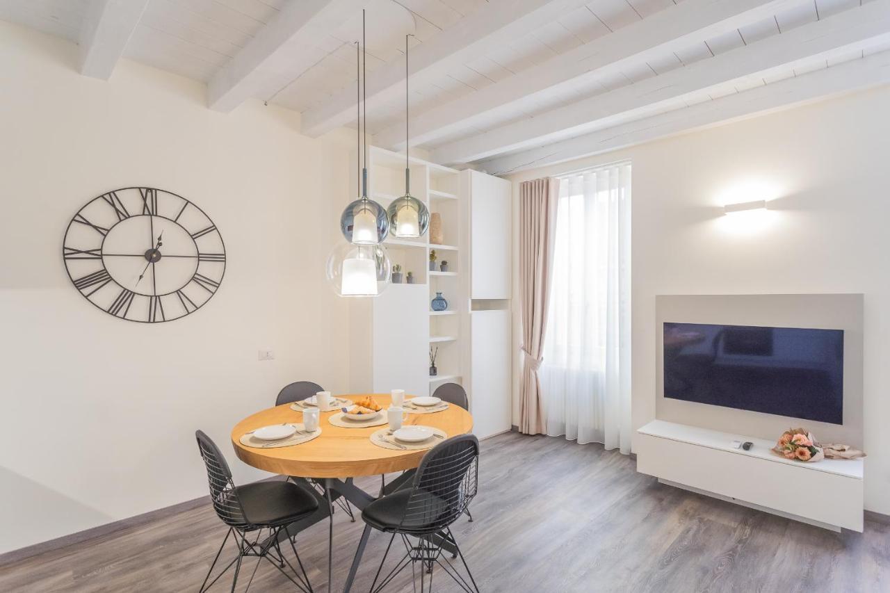 Modern & Stylish Apartment In Como City By Rent All 코모 외부 사진